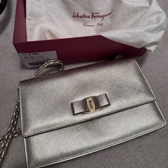 Authentic Salvatore Ferragamo Vera Bow long Shoulder Bag - Picture 1 of 4